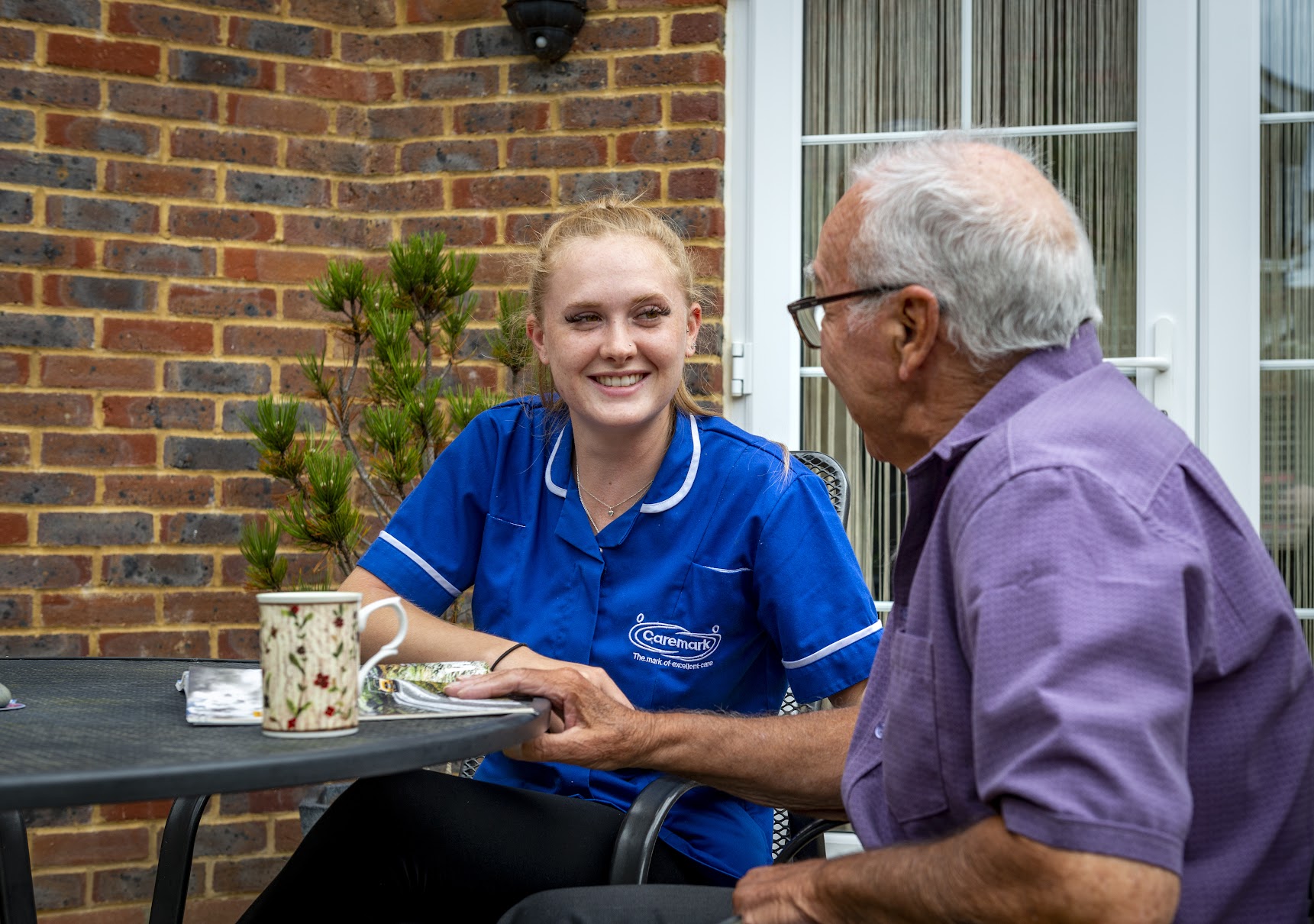 10-benefits-of-home-care-for-people-with-dementia-caremark